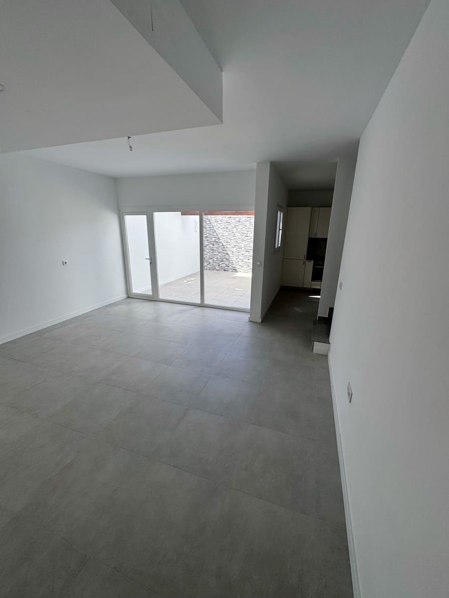 3 slaapkamer Huis te koop in El Matorral met garage - € 250.000 (Ref: 9208582)