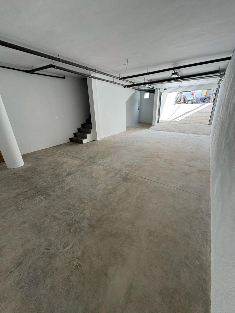 3 slaapkamer Huis te koop in El Matorral met garage - € 250.000 (Ref: 9208582)