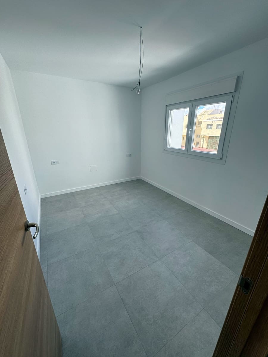 3 slaapkamer Huis te koop in El Matorral met garage - € 250.000 (Ref: 9208582)