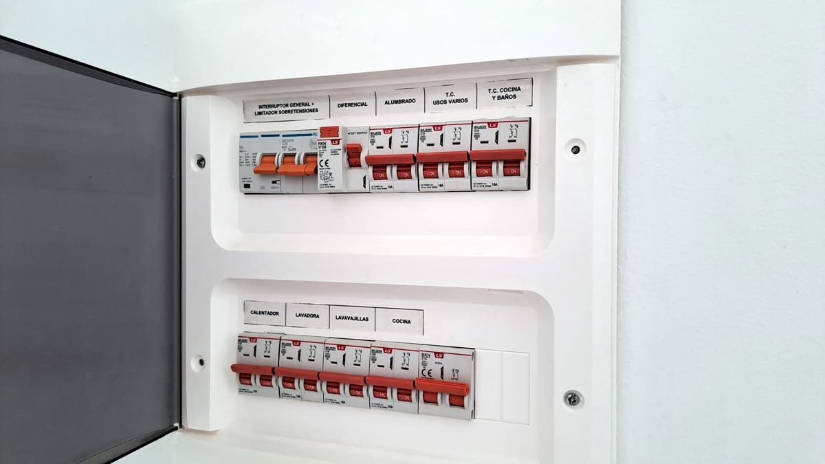 3 slaapkamer Huis te koop in El Matorral met garage - € 250.000 (Ref: 9208582)