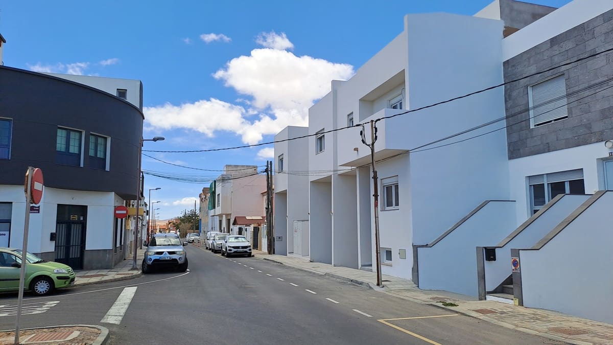 3 slaapkamer Huis te koop in El Matorral met garage - € 250.000 (Ref: 9208582)