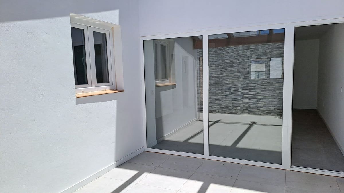 3 slaapkamer Huis te koop in El Matorral met garage - € 250.000 (Ref: 9208582)