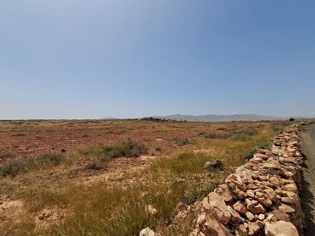 Undeveloped Land for sale in Antigua - € 85,000 (Ref: 9818635)