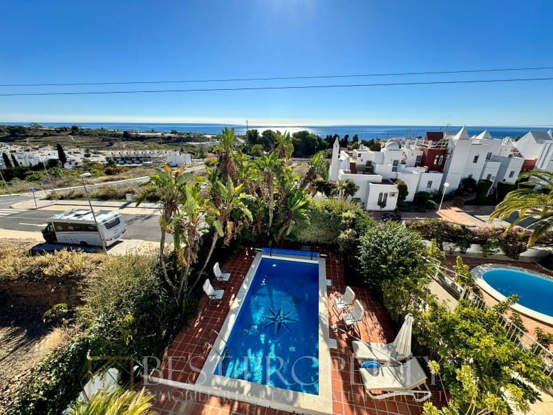 4 soverom Villa til salgs i Nerja - € 699 000 (Ref: 8378614)