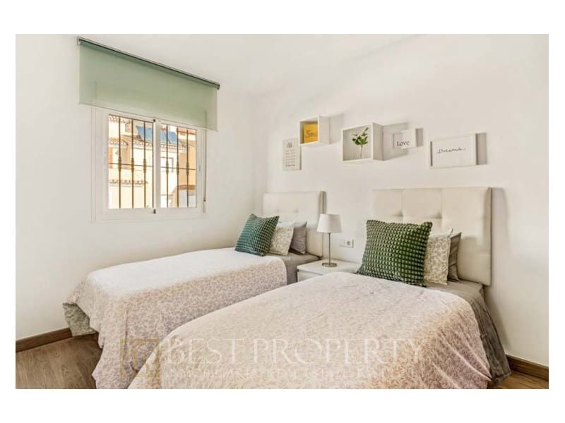 5 bedroom Villa for sale in Nerja - € 700,000 (Ref: 8539005)