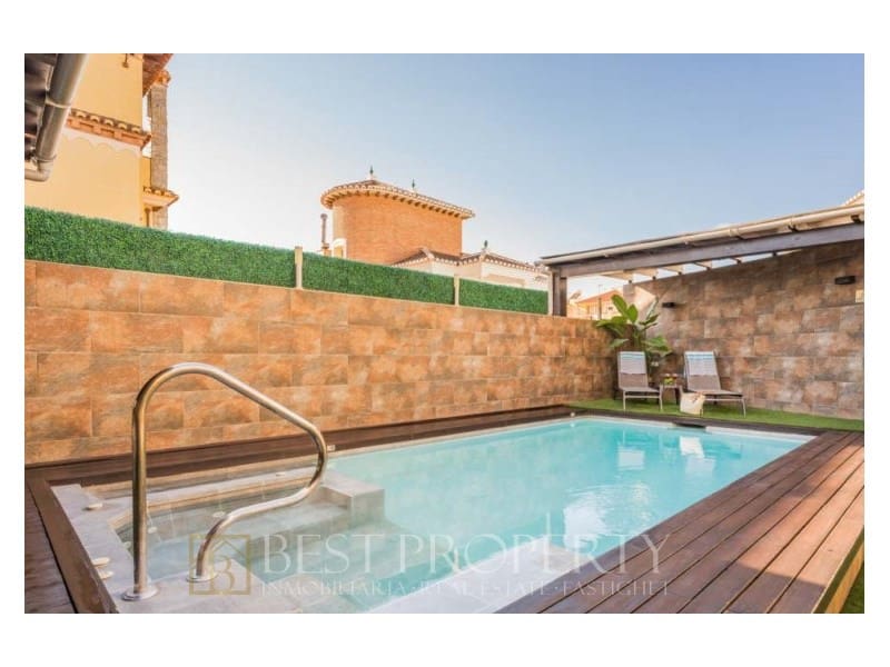 5 bedroom Villa for sale in Nerja - € 700,000 (Ref: 8539005)