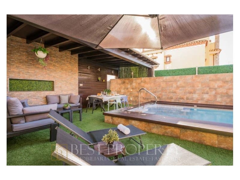 5 bedroom Villa for sale in Nerja - € 700,000 (Ref: 8539005)