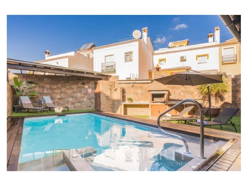 5 bedroom Villa for sale in Nerja - € 700,000 (Ref: 8539005)