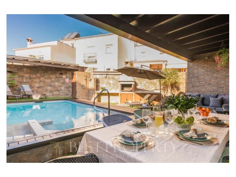 5 bedroom Villa for sale in Nerja - € 700,000 (Ref: 8539005)