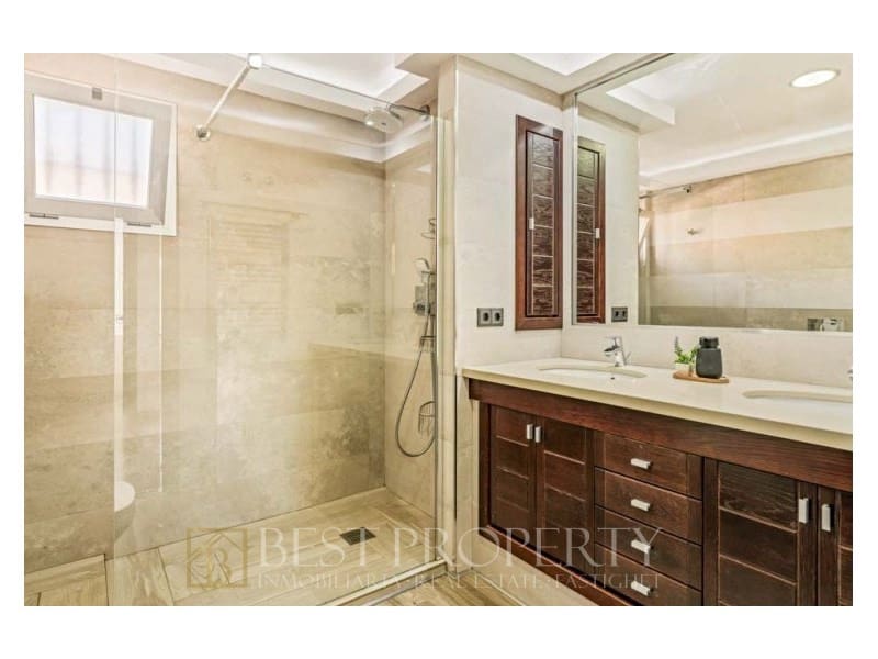 5 bedroom Villa for sale in Nerja - € 700,000 (Ref: 8539005)