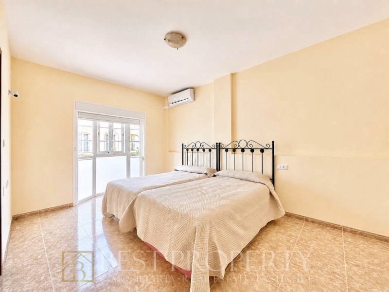 3 soveværelse Byhus til salg i Nerja med garage - € 465.000 (Ref: 9818649)