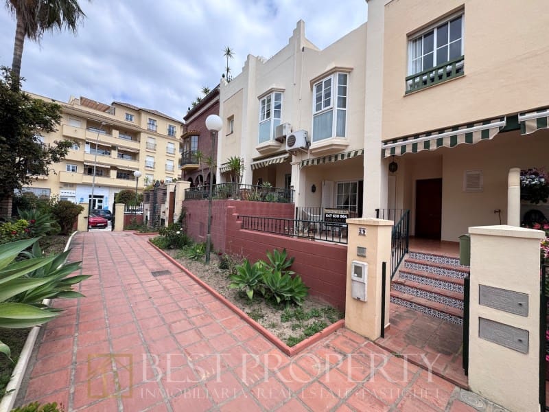 3 soveværelse Byhus til salg i Nerja med garage - € 465.000 (Ref: 9818649)