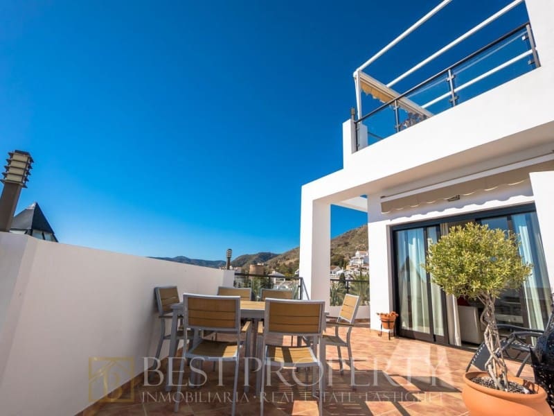 2 soveværelse Penthouse til salg i Nerja med swimmingpool - € 399.000 (Ref: 9818652)