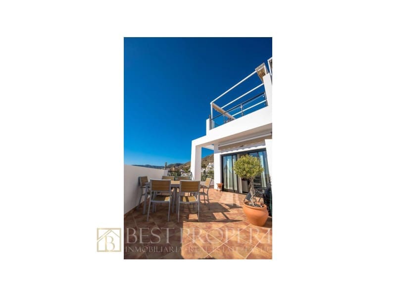 2 soveværelse Penthouse til salg i Nerja med swimmingpool - € 399.000 (Ref: 9818652)