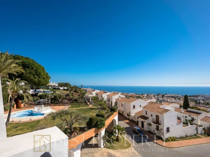 2 soveværelse Penthouse til salg i Nerja med swimmingpool - € 399.000 (Ref: 9818652)