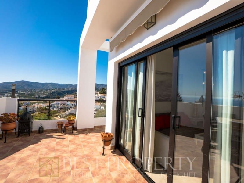 2 soveværelse Penthouse til salg i Nerja med swimmingpool - € 399.000 (Ref: 9818652)
