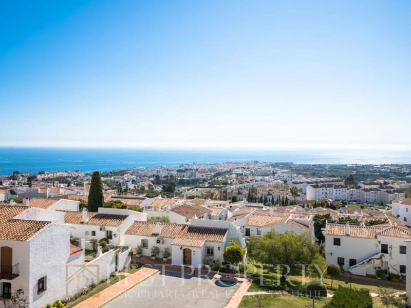 2 soveværelse Penthouse til salg i Nerja med swimmingpool - € 399.000 (Ref: 9818652)