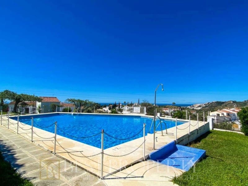 2 bedroom Semi-detached Villa for sale in Nerja with pool - € 285,000 (Ref: 9818653)