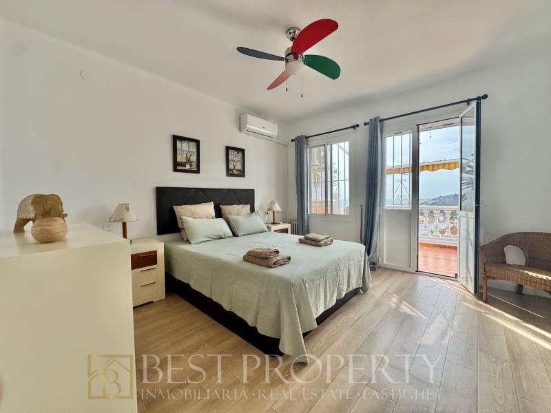 2 bedroom Semi-detached Villa for sale in Nerja with pool - € 285,000 (Ref: 9818653)