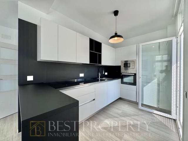 3 sypialnia Willa na sprzedaż w Capistrano, Nerja z garażem - 550 000 € (Ref: 9818660)