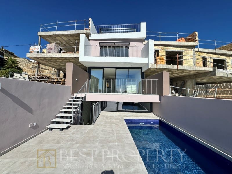 4 sypialnia Willa na sprzedaż w Nerja z garażem - 585 000 € (Ref: 9818663)