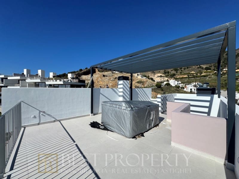 4 sypialnia Willa na sprzedaż w Nerja z garażem - 585 000 € (Ref: 9818663)