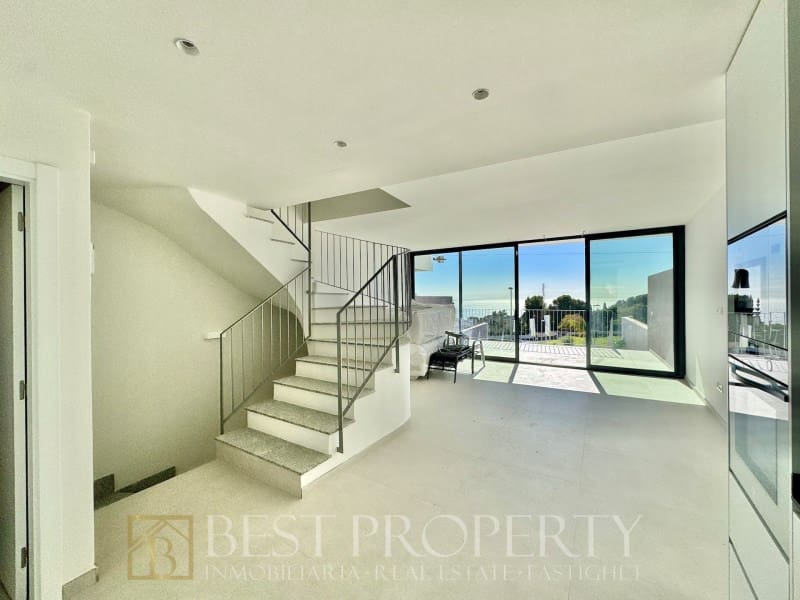 4 sypialnia Willa na sprzedaż w Nerja z garażem - 585 000 € (Ref: 9818663)