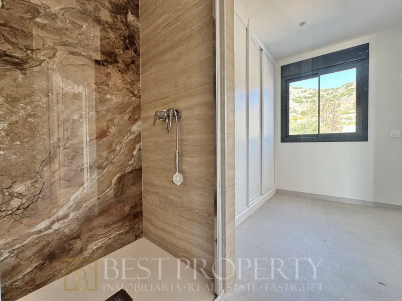 4 sypialnia Willa na sprzedaż w Nerja z garażem - 585 000 € (Ref: 9818663)