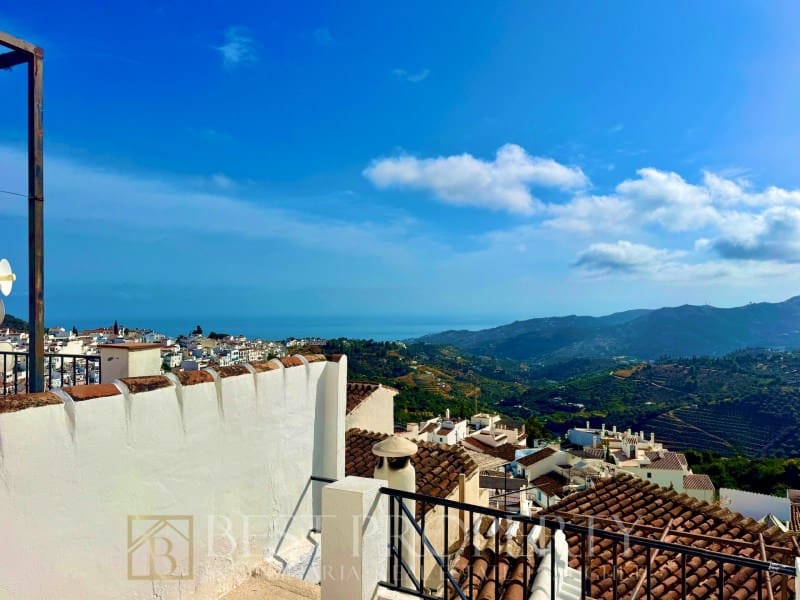 Casa de 5 habitaciones en Frigiliana en venta - 295.000 € (Ref: 9818667)