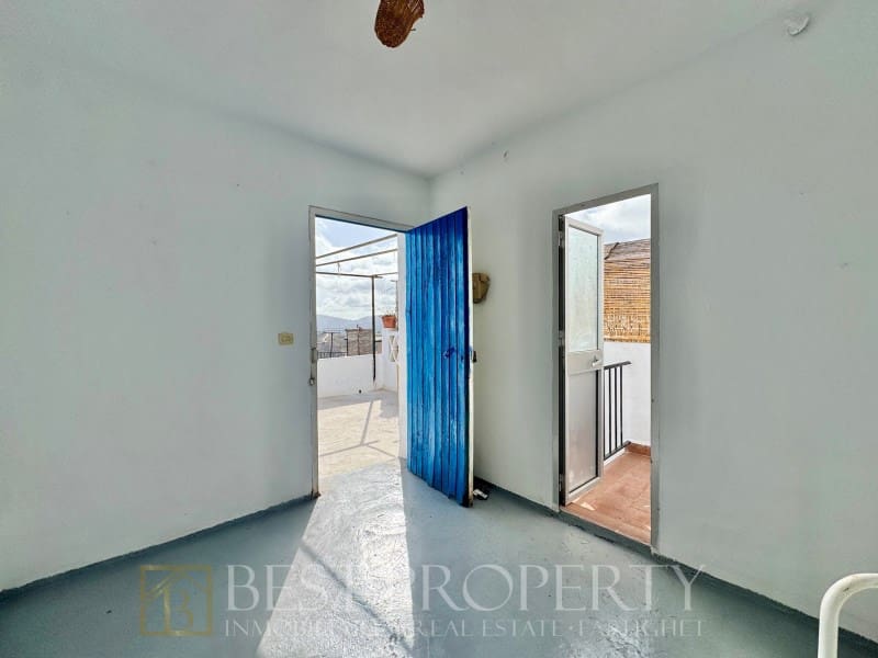 Casa de 5 habitaciones en Frigiliana en venta - 295.000 € (Ref: 9818667)