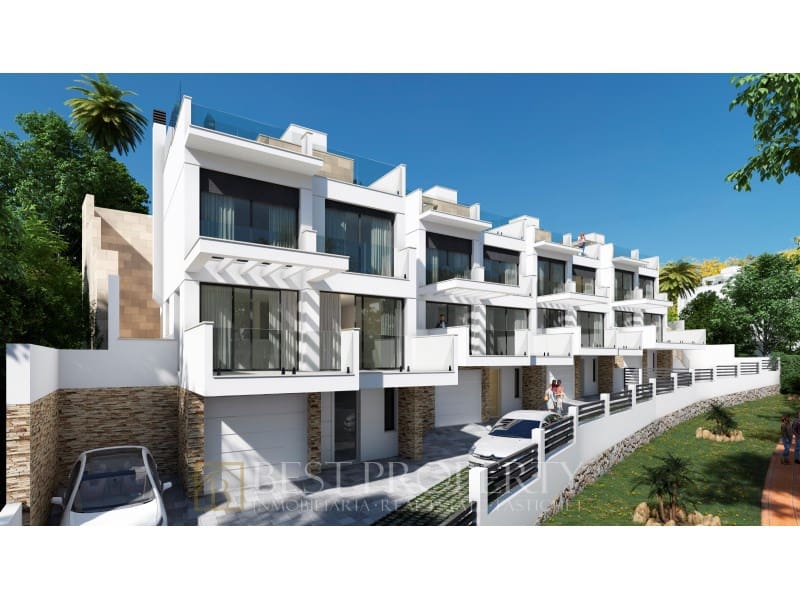 Chalet de 4 habitaciones en Nerja en venta con garaje - 850.000 € (Ref: 9818669)