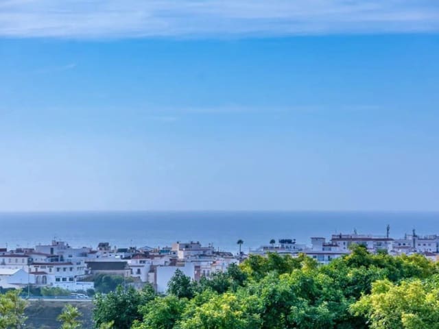 6 soveværelse Villa til salg i Avda Pescia - Ctra de Frigiliana, Nerja med swimmingpool garage - € 825.000 (Ref: 9818672)