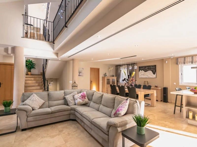 6 soverom Villa til salgs i Nerja med svømmebasseng garasje - € 825 000 (Ref: 9818672)