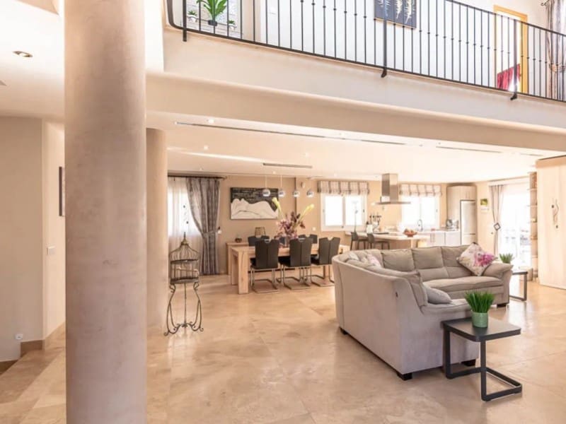 6 soverom Villa til salgs i Nerja med svømmebasseng garasje - € 825 000 (Ref: 9818672)
