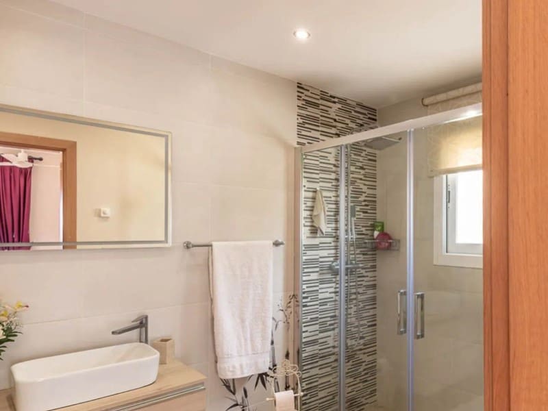 6 soverom Villa til salgs i Nerja med svømmebasseng garasje - € 825 000 (Ref: 9818672)