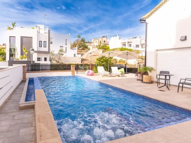 6 soveværelse Villa til salg i Avda Pescia - Ctra de Frigiliana, Nerja med swimmingpool garage - € 825.000 (Ref: 9818672)
