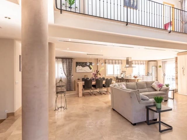 6 soveværelse Villa til salg i Avda Pescia - Ctra de Frigiliana, Nerja med swimmingpool garage - € 825.000 (Ref: 9818672)