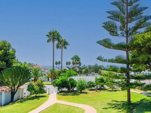 8 soveværelse Villa til salg i Capistrano, Nerja med garage - € 1.575.000 (Ref: 9818674)