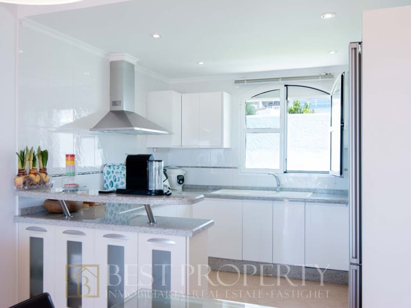 8 soveværelse Villa til salg i Nerja med garage - € 1.575.000 (Ref: 9818674)