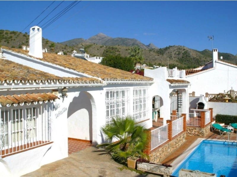 3 soveværelse Villa til salg i Nerja med swimmingpool garage - € 595.000 (Ref: 9818675)