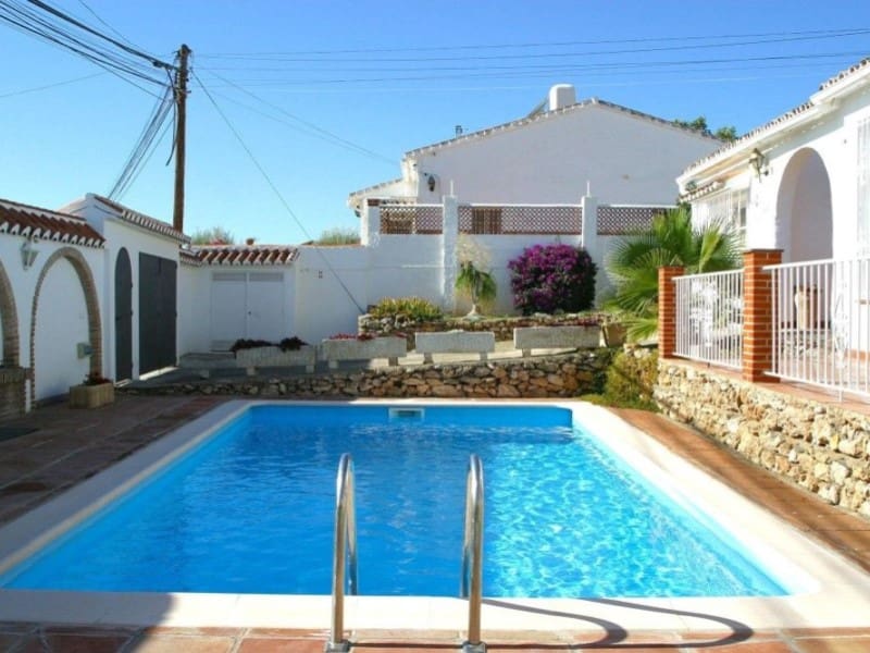 3 soveværelse Villa til salg i Nerja med swimmingpool garage - € 595.000 (Ref: 9818675)