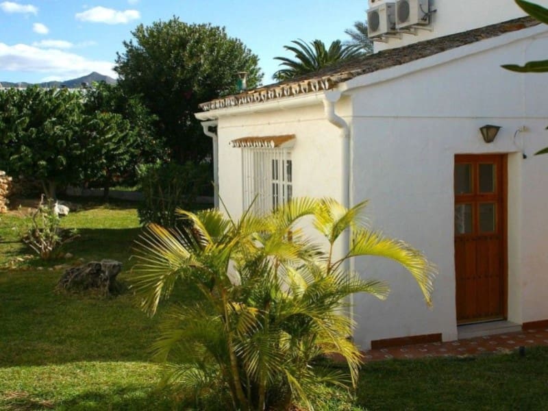 3 soveværelse Villa til salg i Nerja med swimmingpool garage - € 595.000 (Ref: 9818675)