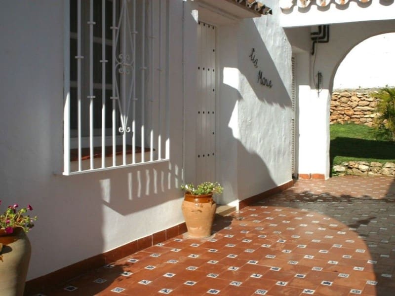 3 soveværelse Villa til salg i Nerja med swimmingpool garage - € 595.000 (Ref: 9818675)