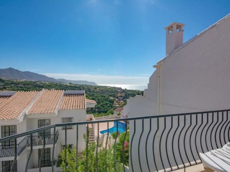 Chalet de 3 habitaciones en Nerja en venta con piscina garaje - 449.000 € (Ref: 9818677)
