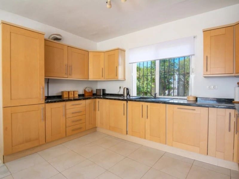 Chalet de 3 habitaciones en Nerja en venta con piscina garaje - 449.000 € (Ref: 9818677)