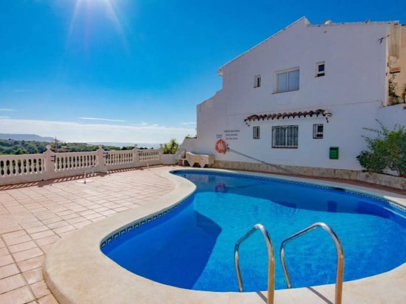 Chalet de 3 habitaciones en Nerja en venta con piscina garaje - 449.000 € (Ref: 9818677)