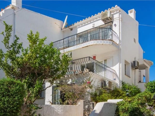 3 Zimmer Villa zu verkaufen in Burriana, Nerja mit Pool Garage - 449.000 € (Ref: 9818677)