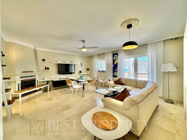 4 camera da letto Villa in vendita in Avda Pescia - Ctra de Frigiliana, Nerja - 695.000 € (Rif: 9818683)