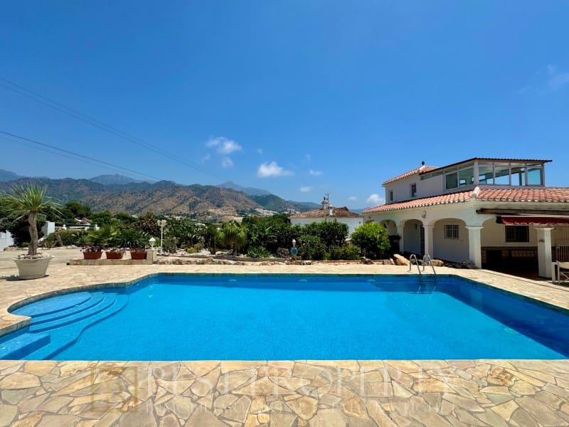 4 soverom Villa til salgs i Nerja - € 695 000 (Ref: 9818683)
