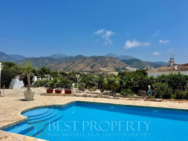 4 camera da letto Villa in vendita in Avda Pescia - Ctra de Frigiliana, Nerja - 695.000 € (Rif: 9818683)